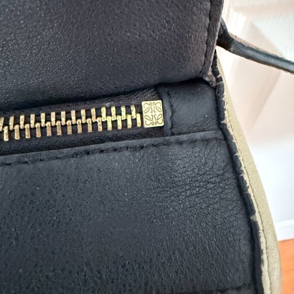 LOEWE PUZZLE - SIZE SMALL - LEATHER - VERY GOOD PRE-LOVED CONDITION - Picture 8 of 16